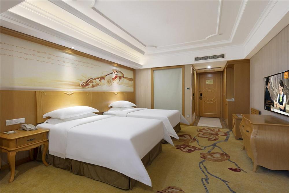 Vienna Hotel Zhengzhou Zhongyuan Futa Екстериор снимка