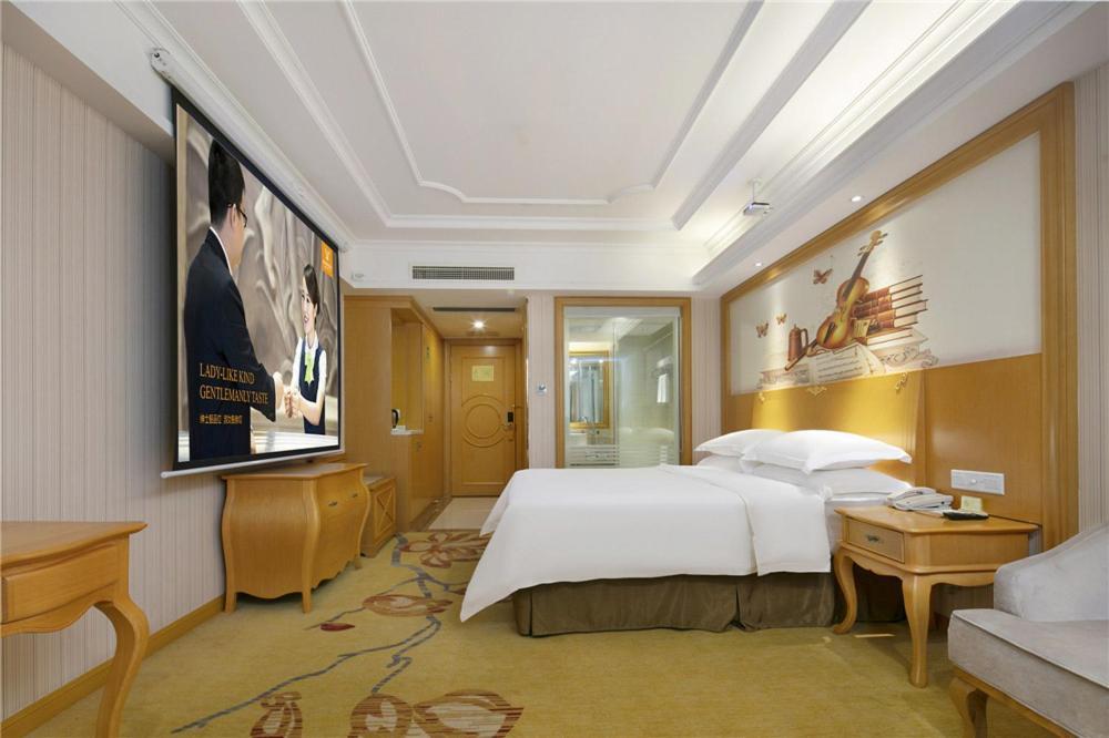 Vienna Hotel Zhengzhou Zhongyuan Futa Екстериор снимка