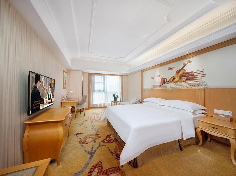 Vienna Hotel Zhengzhou Zhongyuan Futa Екстериор снимка