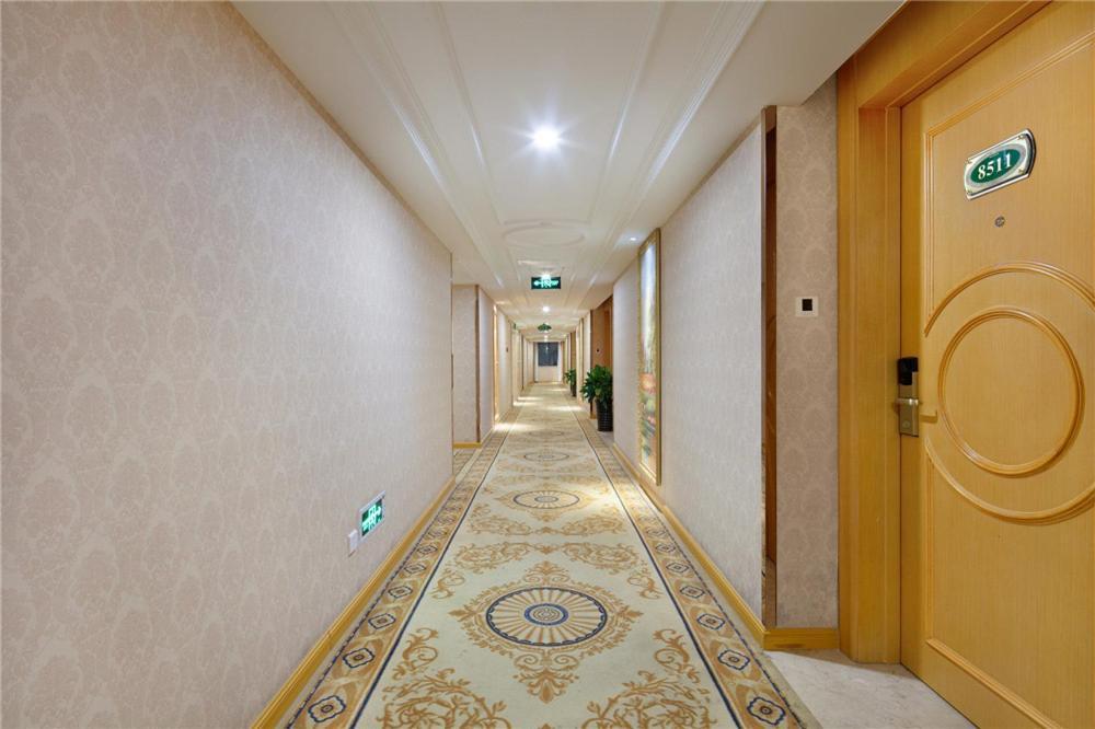 Vienna Hotel Zhengzhou Zhongyuan Futa Екстериор снимка