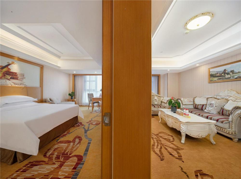 Vienna Hotel Zhengzhou Zhongyuan Futa Екстериор снимка