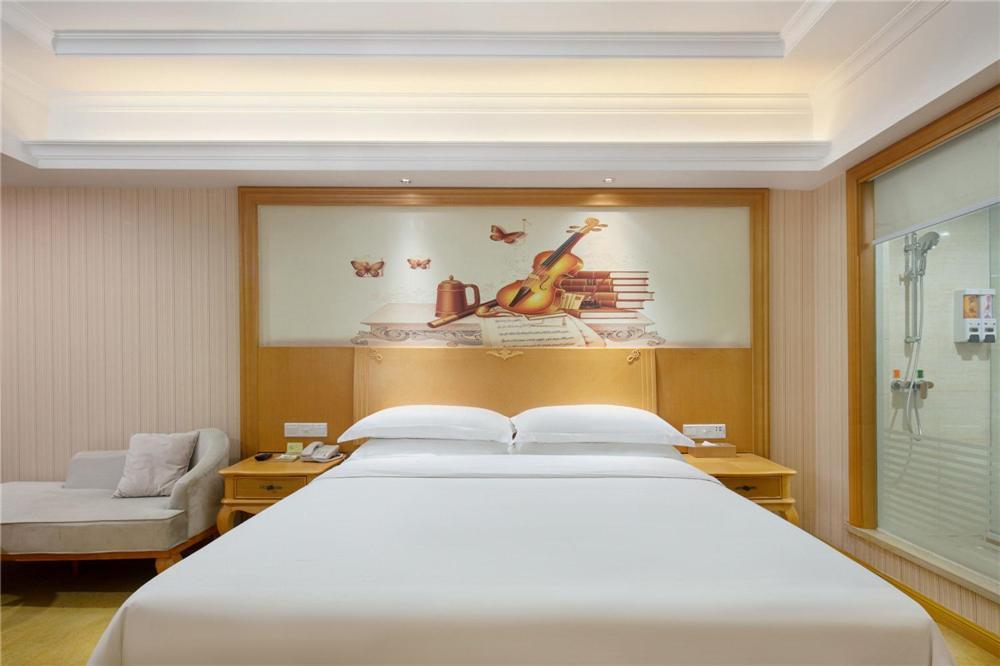 Vienna Hotel Zhengzhou Zhongyuan Futa Екстериор снимка